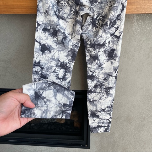 Lululemon Wunder Under High Rise Legging, Size 4 - Picture 3 of 7